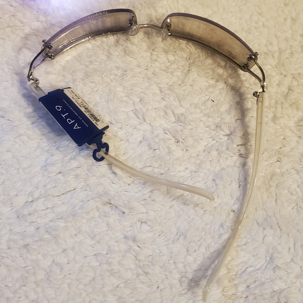 Stylish Silver Rimless Sunglasses - Picture 2 of 9